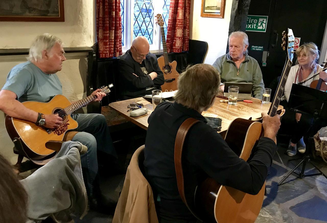 Jolly Sailor Inn Looe Eksteriør bilde